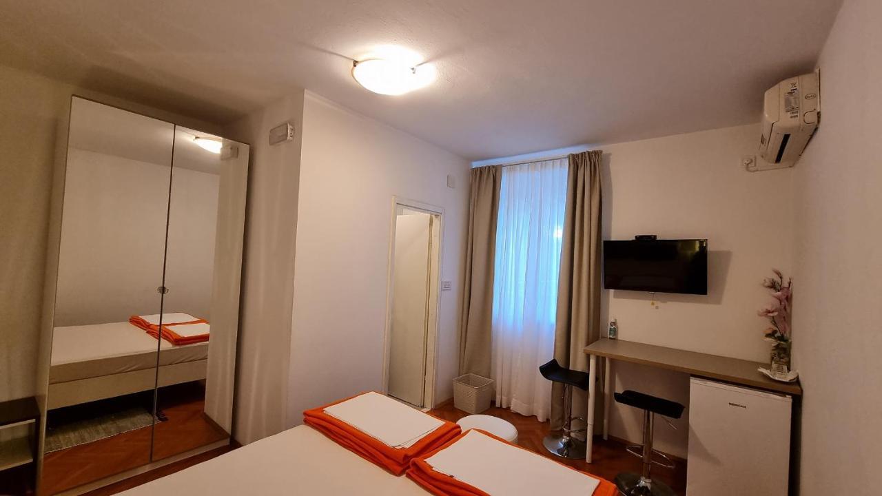Vukosav Family Apartments And Rooms Dubrovnik Exterior photo
